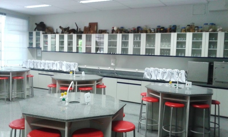 Móveis para Laboratório de Química Escolar
